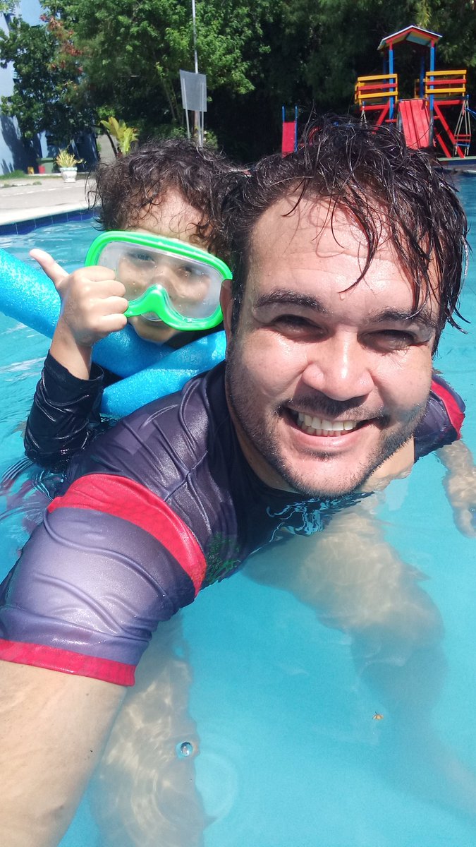 Thiagocampos80's tweet photo. Pai e filho https://t.co/HePy9DwbMB