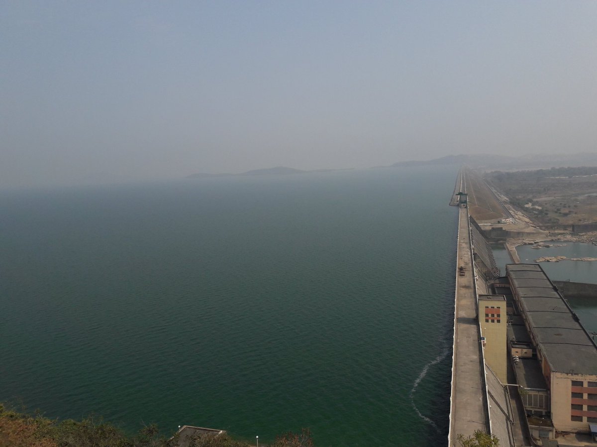I mean nobody wants to see half naked men at these places n its dangerous too. I once bitterly scolded a couple who were taking their toddler on slippery steps of waterfall. as new year is approaching, drowning due to slipping hav started at these waterfalls.3/n