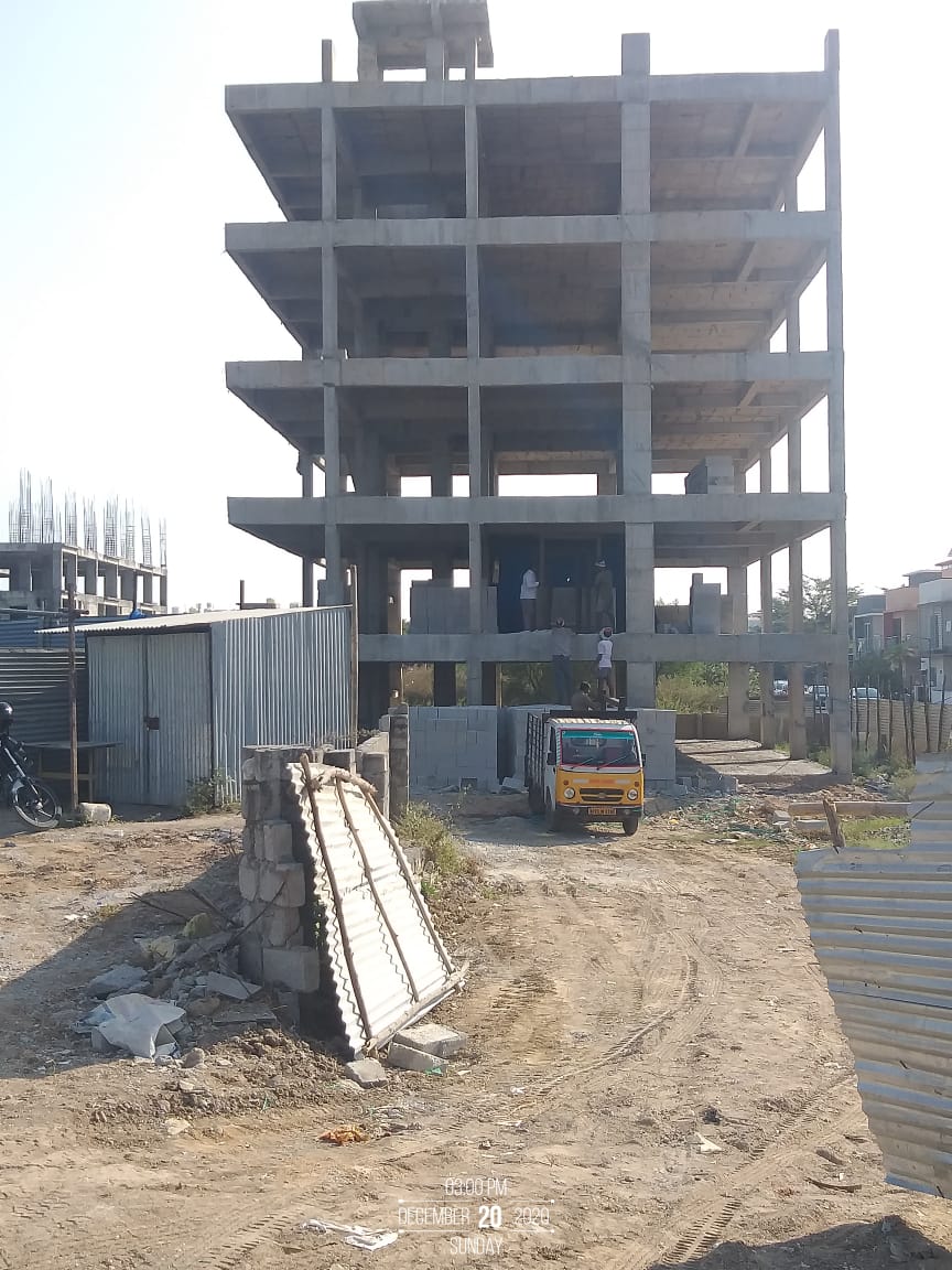 BommareddyRaj's tweet photo. @CommissionrGHMC @ZC_SLP @GHMCOnline - Absolute disrespect towards judiciary and law of the land by the owner of plot - 9, Symphony Park Homes,Patancheru. He is continuing the construction despite stay order from hon'ble HC. C Attached. Kindly act fast to stop this anarchy. https://t.co/NR0CSX29Mp