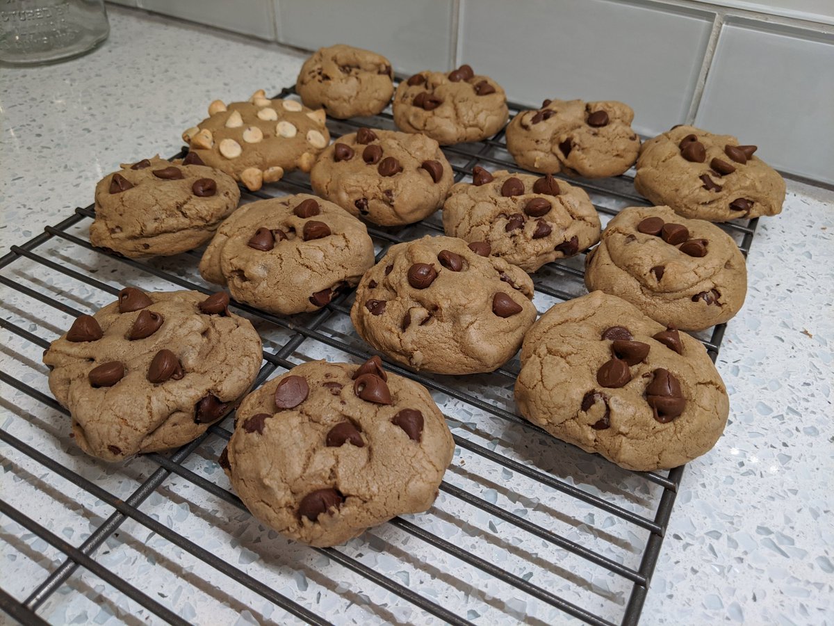 TalWald's tweet photo. When your husband and daughter cater to your dislike of chocolate 🥰💗 https://t.co/9hrMfZLs70
