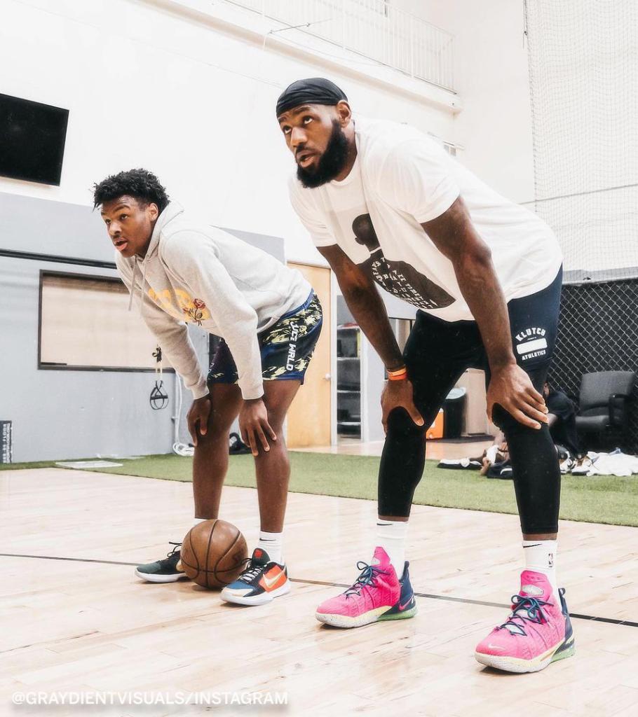 2 of the best photos of 2020! Hands down! @TigerWoods @KingJames 👑👑💪🏾💪🏾