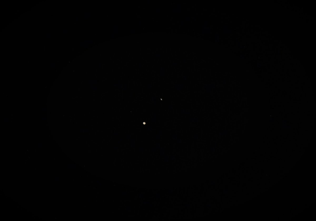 sofiastral's tweet photo. Júpiter y Saturno en conjunción.
🪐🟡
20/12/2020.

Mañana podremos ver a los gigantes unirse como uno solo, un evento astronómico que ocurrió por última vez hace 800 años que para la astrología señala la apertura de nuevos ciclos para la humanidad. https://t.co/6TnuLvaPh4