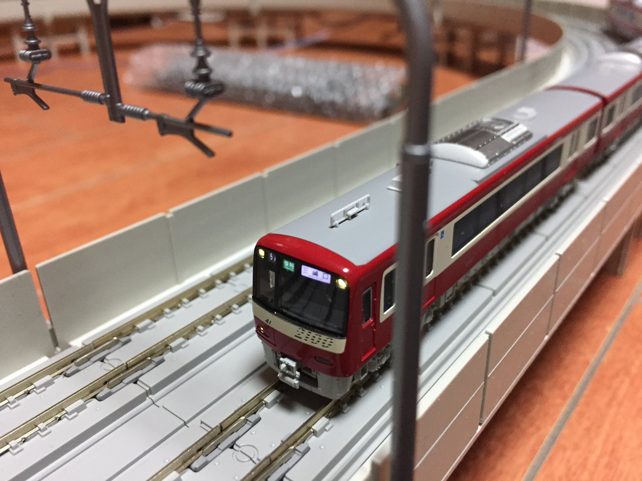 It事務所のnゲージ プラレール Twitterren まとめて 京急2100形と 近鉄ひのとりです 京急の電車と近鉄の普通電車のカラーリングって真逆なんですよね