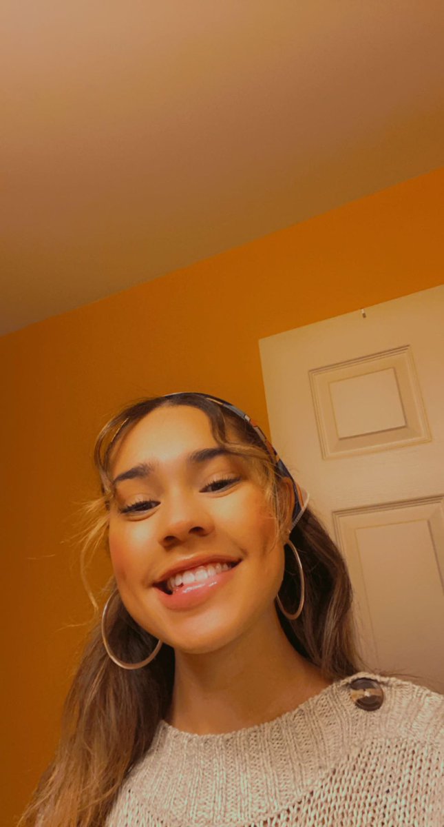 Kami_Hickson's tweet photo. I don’t usually post selfie’s on here but #yolo 🥰 https://t.co/3kFoQCGpXu
