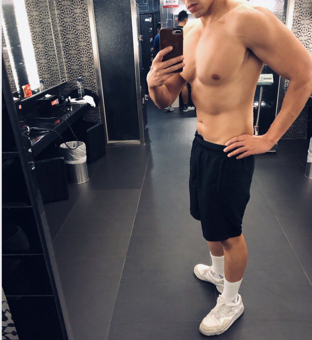 體脂再降低，胸就會更厚 拼了😁  #每天早上運動很精神 #胸肌要再大 #腹肌快出來 https://t.co/7ylOqx65CB<a href="/tag/%E6%AF%8F%E5%A4%A9%E6%97%A9%E4%B8%8A%E9%81%8B%E5%8B%95%E5%BE%88%E7%B2%BE%E7%A5%9E"class="tags">#每天早上運動很精神</a><a href="/tag/%E8%83%B8%E8%82%8C%E8%A6%81%E5%86%8D%E5%A4%A7"class="tags">#胸肌要再大</a><a href="/tag/%E8%85%B9%E8%82%8C%E5%BF%AB%E5%87%BA%E4%BE%86"class="tags">#腹肌快出來</a>