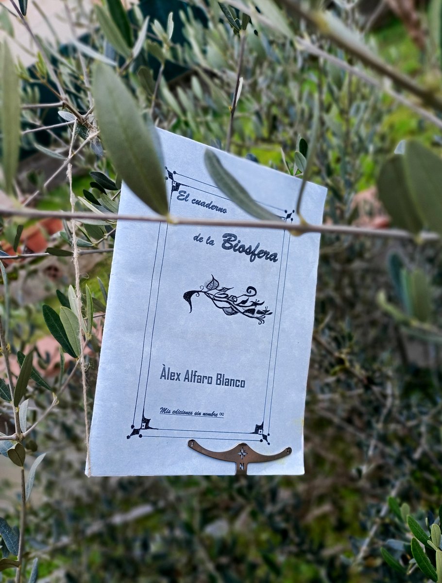 clipagbooks's tweet photo. EL CUADERNO DE LA BIOSFERA (Àlex Alfaro Blanco)
💎Una petita joia de l'Àlex Alfaro
🏞️👥🦠🐾"Elaborant un discurs científic" ens fa reflexionar sobre si el nostre dia a dia és mediambientalment i socialment sostenible?

#LibélulaVerdeEdiciones #ecologiasocial #bioesfera #noosfera https://t.co/cFgK97n0K8