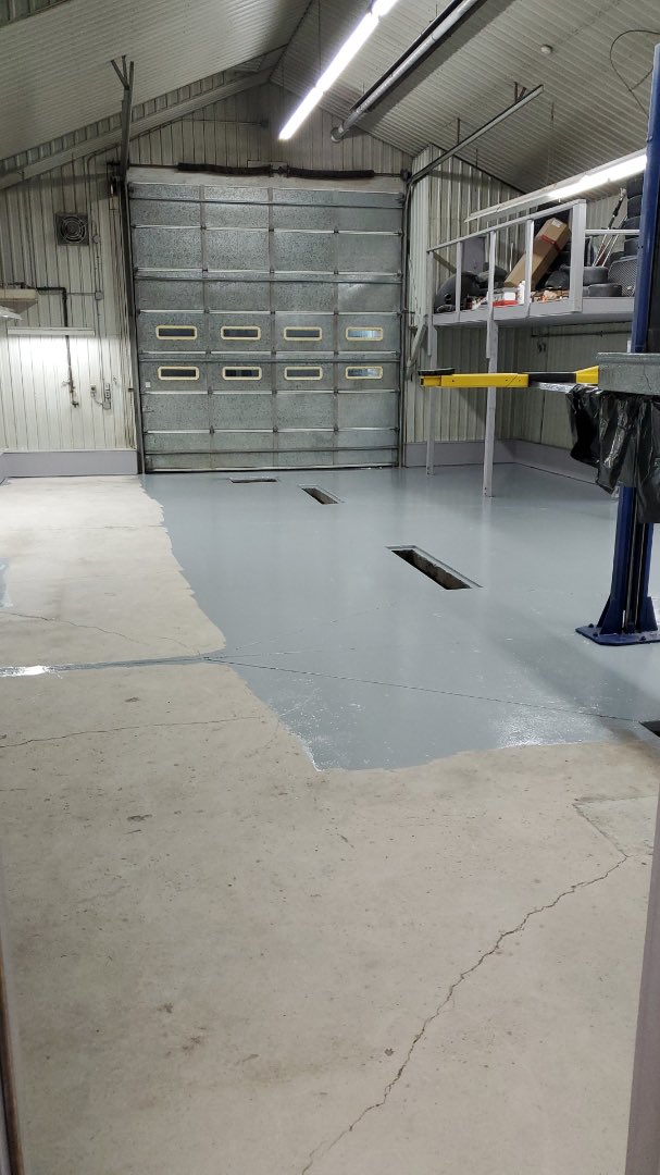 Dan_North_77's tweet photo. Couldn’t be more proud of the team!  They spent the last week grinding floors and our head mechanic spent today putting epoxy down! Our shop has never looked better!  Thanks ⁦@Canadianeh79⁩, Greg Hutton, Mike Shepherd, Jax Black, Duncan Macmillan and Jon Laflamme! https://t.co/vOYnW96dPQ