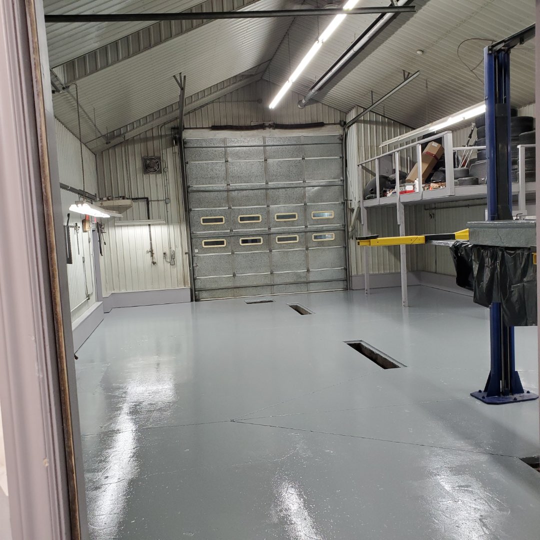 Dan_North_77's tweet photo. Couldn’t be more proud of the team!  They spent the last week grinding floors and our head mechanic spent today putting epoxy down! Our shop has never looked better!  Thanks ⁦@Canadianeh79⁩, Greg Hutton, Mike Shepherd, Jax Black, Duncan Macmillan and Jon Laflamme! https://t.co/vOYnW96dPQ