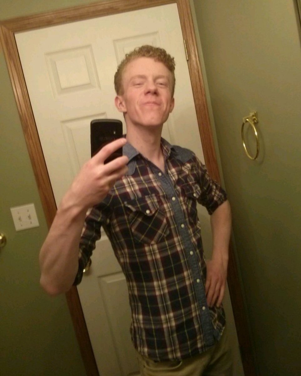 PanaceaPudge's tweet photo. One of the only (clothed) pics I have from weighing 130 pounds. This was taken in 2015 but I didn't start gaining until 2017๐คทโโ๏ธ. And with loving partners I continue to balloon at 230 pounds now! #gainer #queergainer #gaygainer #enbygainer #feedee https://t.co/5wgLnpaAHE