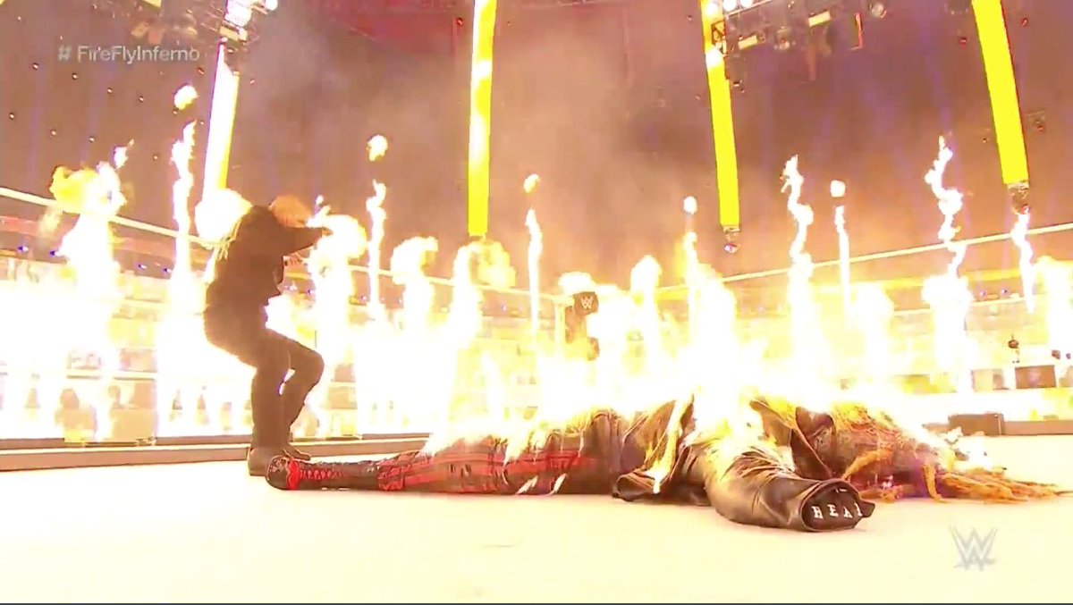 TheClosedFist's tweet image. This was amazing!!!! #FireflyInferno #WWETLC #WrestlingCommunity Retweet if you agree