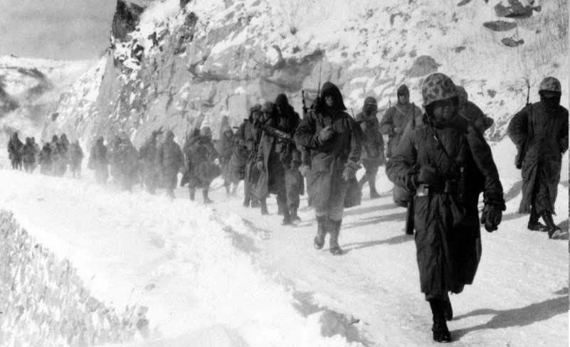 Chosin Reservoir:120,000 Chinese troops surrounded 30,000 UN forces incl XCorps -made up of US Army, Marine, and the ROK ArmyUN had18,000 casualties, including 2500 killed and 8000 suffering frostbite20,000-30,000 Chinese were lost #Timeless  #SaveTimeless4/16