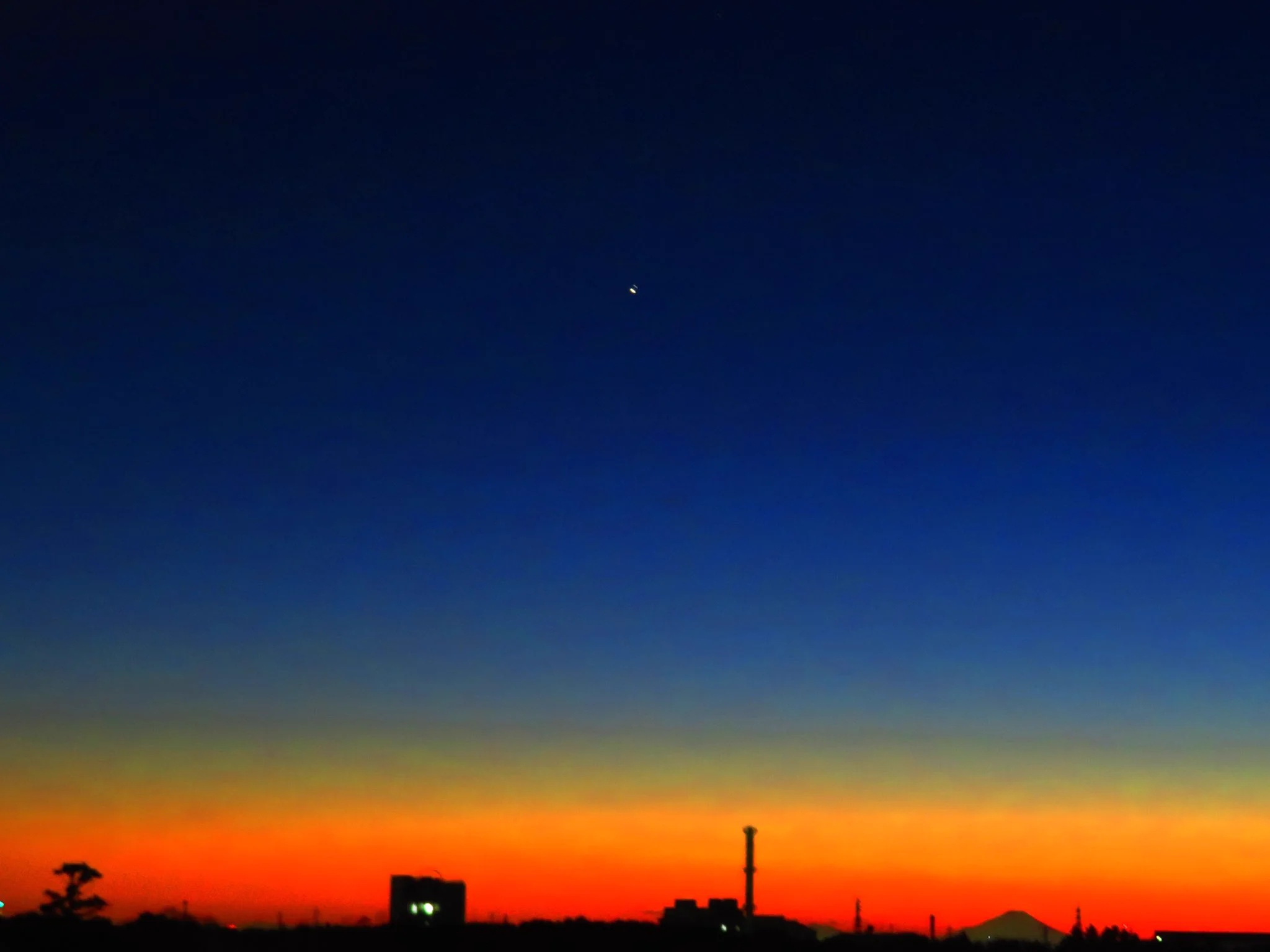木星と土星が超大接近？一生に一度級の激レアな状況なのでぜひ夜空を見てみて！