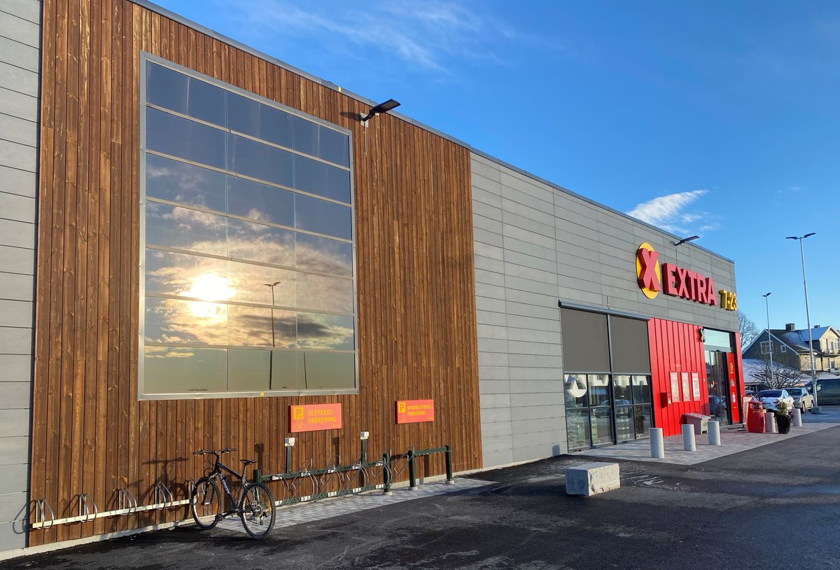 I dag snur solen. Der er vintersolverv. Ikke mye sol å se i disse dager uansett. Men, det tar ikke mange uker før solstrømproduksjonen igjen vil merkes. Vegginstallasjoner  vil heller ikke dekkes av snø, om den kommer...