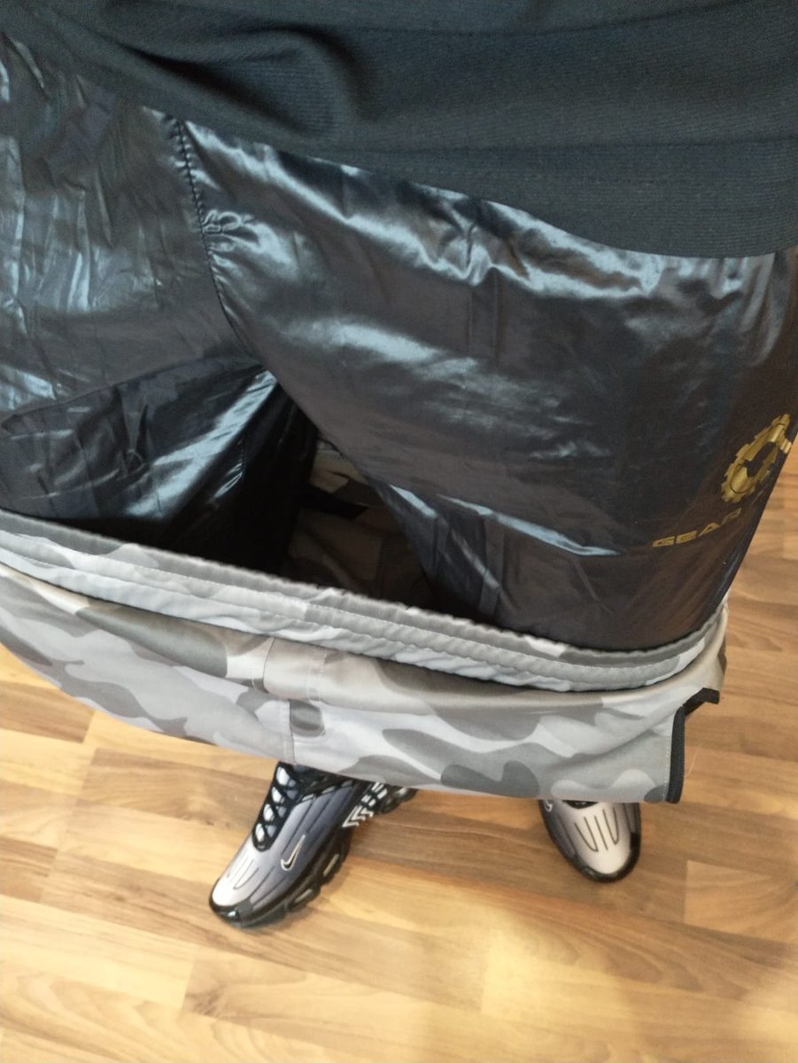 SkaterFozze's tweet photo. Next-to-last working day: Wearing nylon #trackies, #cayler camouflage #tracksuit & #rocawear jersey ๐ On feets #niketn3!
What u think about this outfit?
#skaterfozze #gayfetish #gearfetish #gayslave #gearslave #gaysneakers #gaynike #airmaxplus3 #trackiesfetish #wfh #woyf #csbl https://t.co/tTyaVsX8aA