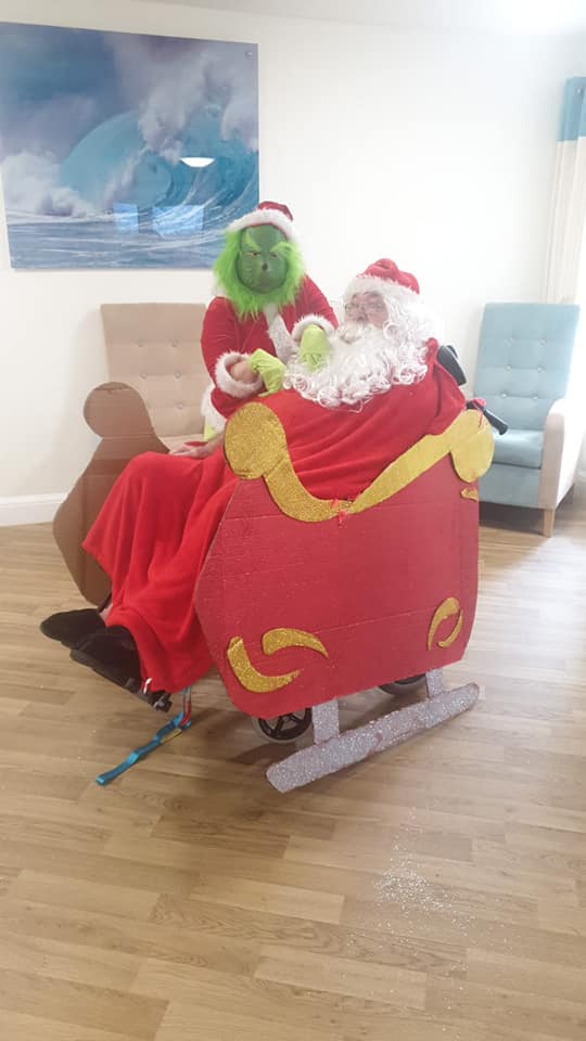Fernlea: T'was the week before Christmas and all through Fernlea...... was so much fun and festivity!!! We all got dressed up today so that our lovely residents could pop outside for a rare 10 minutes and sing some lovely Christmas songs. 🎅🎄#christmas #ChristmasCarol