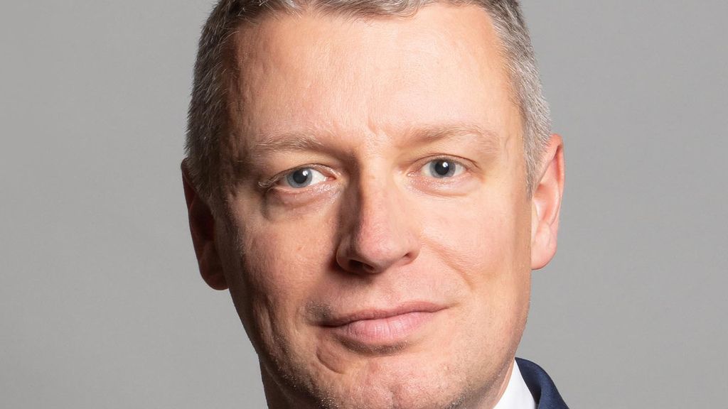 FarmersGuardian's tweet photo. The Scottish and Welsh Govs are giving farmers more time to prepare for big policy changes than Defra in England. It is small farmers who will pay the price for this rush to end direct support, says Labour Shadow Defra Secretary @LukePollard 

https://t.co/74H0T4bicC

#BrexitHub https://t.co/teTEjT27uS