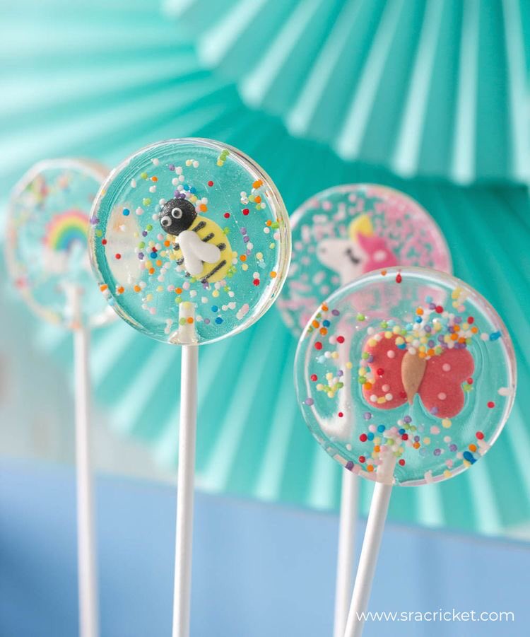 ⠀
    ❀ 𝗼𝗽𝗲𝗻 𝗿𝗼𝗹𝗲𝗽𝗹𝗮𝘆 𝗳𝗼𝗿 #THUAU 

พันไมล์หายงัวเงียเป็นปลิดทิ้งเมื่อกระป๋องน้ำอัดลมแนบเข้าที่แก้ม ความเย็นของมันทำให้เธอสว่าง แล้วเริ่มแนะนำตัวตามที่เพื่อนบอกสักที

“เอ่อ..พันไมล์นะคะ ปีสามบริหาร ยินดีที่ได้รู้จักนะ”

“ไม่ได้หยิ่งนะคะ แหะ แค่หน้านิ่งไปหน่อย”

—