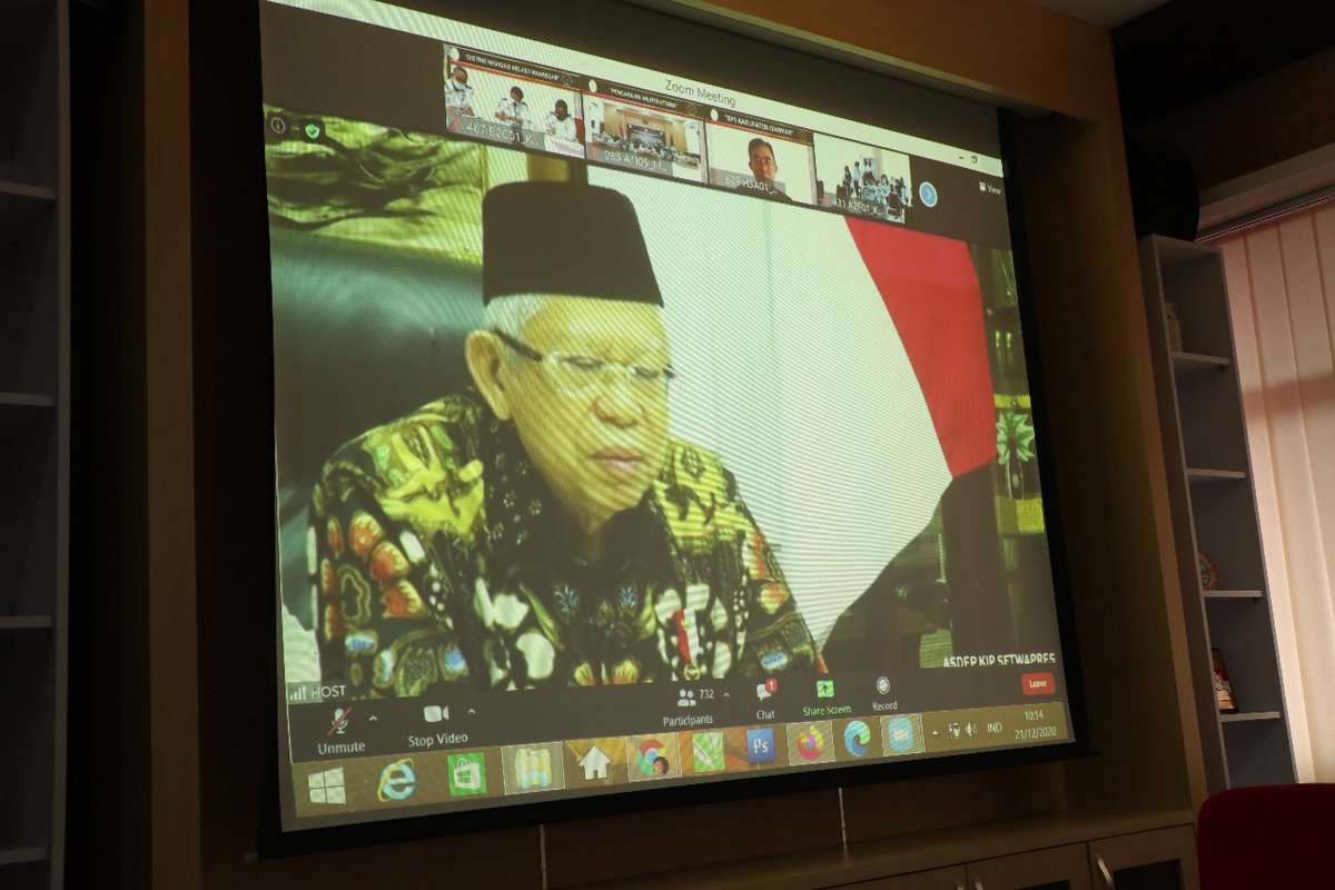 DisnavMakassar's tweet photo. #KawanLaut, Senin 21/12/2020 Wapres RI Ma'ruf Amin mengapresiasi penghargaan yang diberikan Menpan RB Tjahjo Kumolo kepada 14 UPT Kemenhub salah satunya Disnav Makassar dengan perikat WBK. Ini merupakan tanggung jawab bersama menuju Wilayah Bebas dari Korupsi (WBK). https://t.co/s9QwWBLxVX