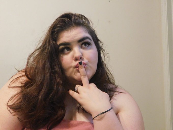 I&rsquo;m sorry but paypig say what? I know I&rsquo;m cute so don&rsquo;t tell me https://t.co/2pqSX7nCiG