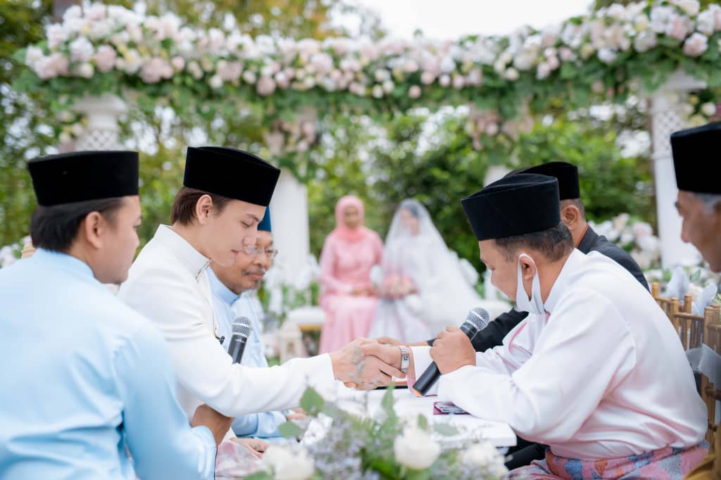 SantaiSini's tweet photo. Chill la semua sedih sedih kenapa, over je minah minah Malaysia ni. Benda macam ni pun nak broken beriya. I rilek je Ikmal Amry kahwin, nangis sikit je semalam. Eh?

CREDIT: @ikmalamry 

#SosehRetis #YassRetis #ChillLa #TeamSingle #Sendu #IkmalAmry #Kahwin #SantaiSini https://t.co/LYk5WEQlxq