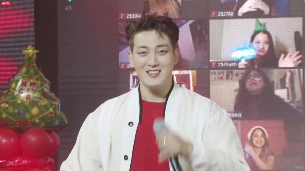 PamecmF's tweet photo. Day 35 -Hi baby #Ziu ! it has been a long time, how are you? I'm a bit missing from Twitter, but I'm always here, supporting them. beautiful concert, I love you very much #VAV @twt_VAV @VAV_official @VavCash #VAMPZ https://t.co/UnLrdUOWUP