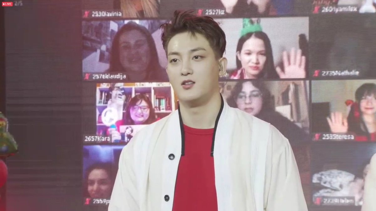 PamecmF's tweet photo. Day 35 -Hi baby #Ziu ! it has been a long time, how are you? I'm a bit missing from Twitter, but I'm always here, supporting them. beautiful concert, I love you very much #VAV @twt_VAV @VAV_official @VavCash #VAMPZ https://t.co/UnLrdUOWUP