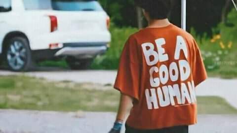 EdenFae's tweet photo. #myfatherisapoliceman 
JUST A REMINDER: BE A GOOD HUMAN https://t.co/W06SiPO3A3