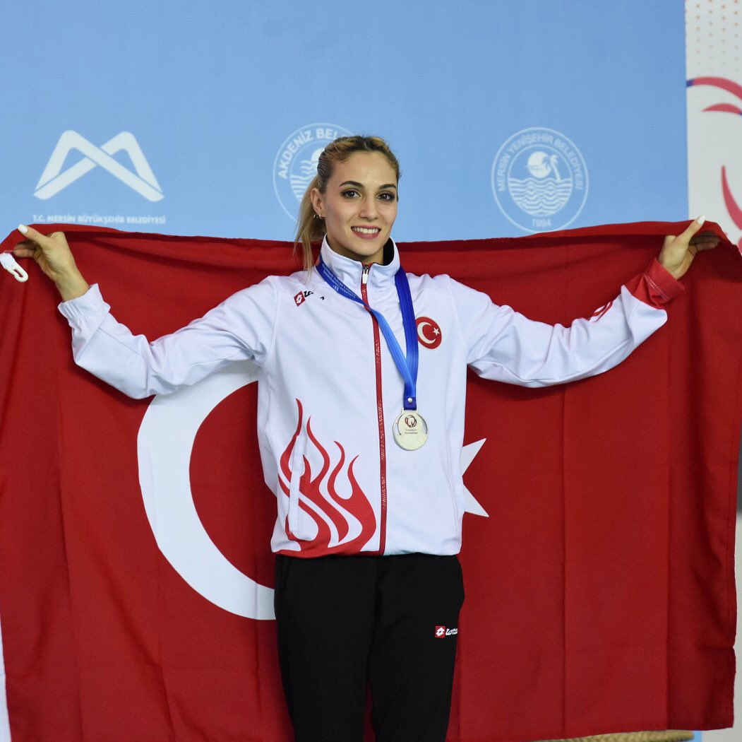 Ne çok bekledim bu anı. 🇹🇷🥈🏆 Bu madalya her şeye göğüs geren güçlü Türk Kadınına ve elleri öpülesi annelerimize gelsin. 💐 
Eli, emeği üzerimde olan herkese sonsuz teşekkür ederim. ♥️💫
Bu gurur hepimizin 👊🏻