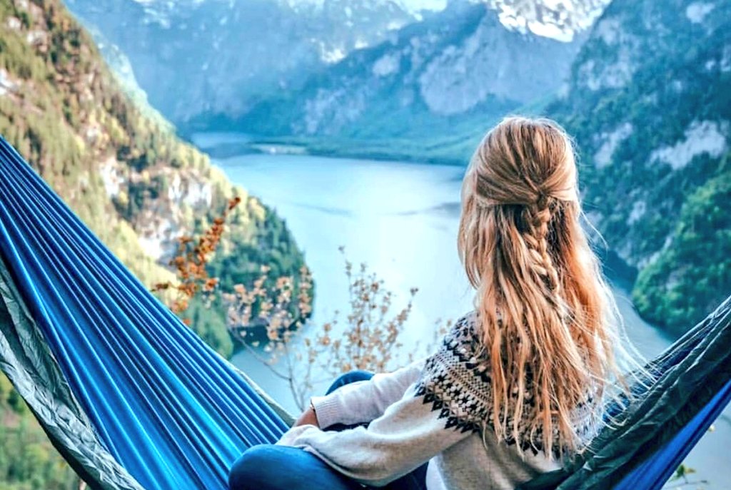 Haftaya her şeyi
    sevmekle  başlayın
Sevmek en güzel hediye bizlere ...

Günaydın mutlu
                          sağlıklı haftalar 
#Pazartesi
#yenihafta ..