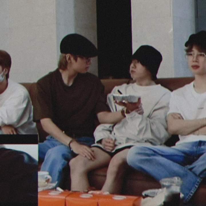EdenFae's tweet photo. AS A TAEKOOKER I'M GONE I'M NO LONGER ALIVE
#TaeKook #vkook #BigHitEntertainment https://t.co/dpVmwehLtY