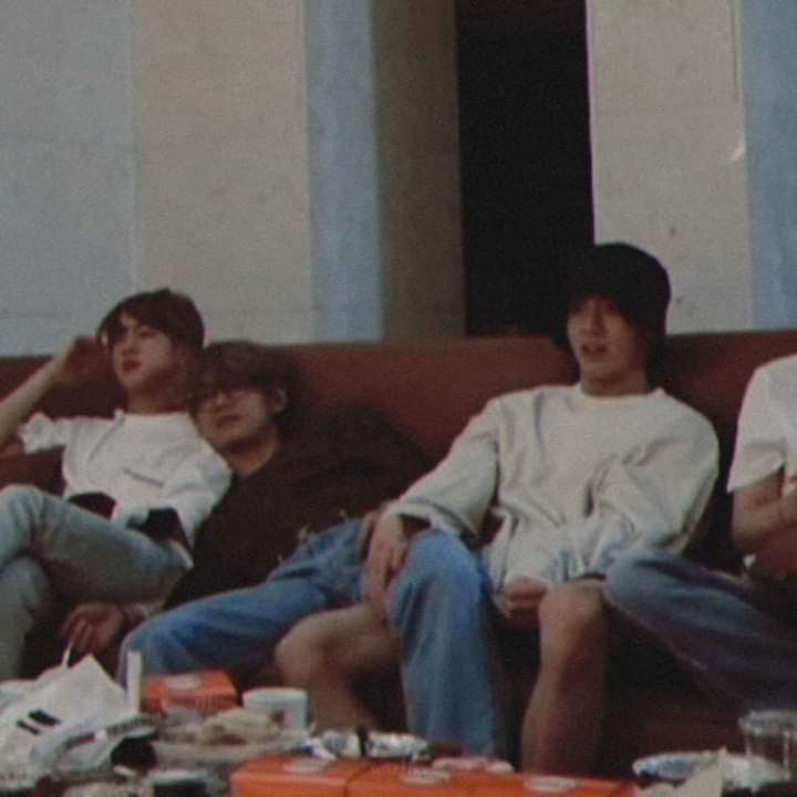EdenFae's tweet photo. AS A TAEKOOKER I'M GONE I'M NO LONGER ALIVE
#TaeKook #vkook #BigHitEntertainment https://t.co/dpVmwehLtY