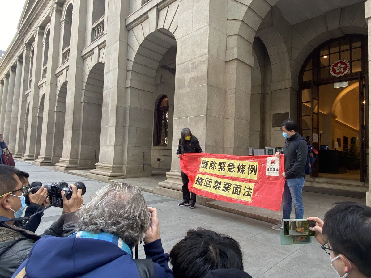 DongyaoN's tweet photo. HK's top court sides with govt and allows govt to ban face coverings at ALL public meetings. #HongKong #AntiMaskLaw #HongKongProtests https://t.co/5xHjrEWKCW