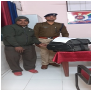 rpfncr's tweet photo. @RPF_INDIA @RVermancr 
दिनांक 20.12.2020 को उत्तर मध्य रेलवे रे0सु0ब0 पोस्ट चुनार द्वारा पीएफ पर एक छूटे बैग को महिला यात्री के परिजन को सुपुर्द किया गया। https://t.co/bBc4c2gyCM