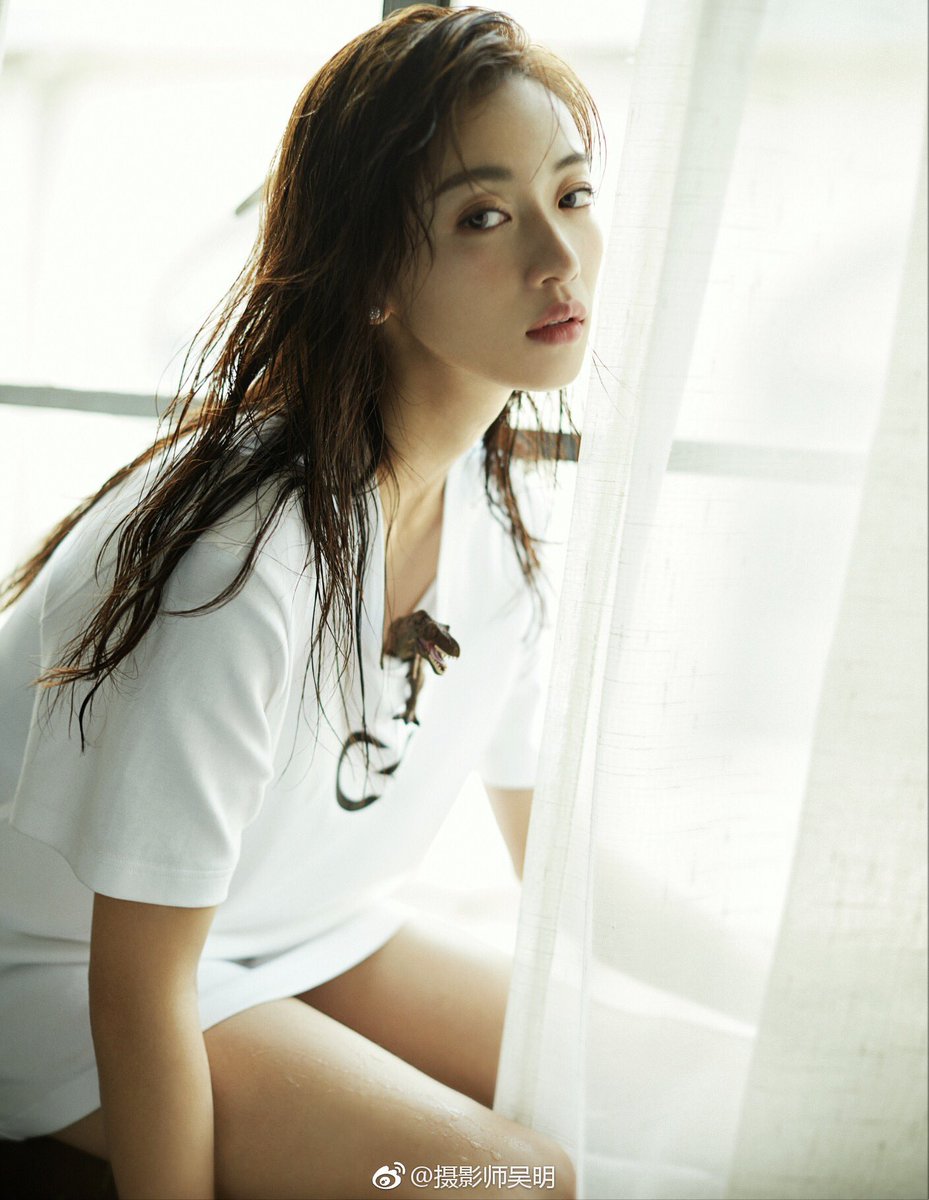 wujinyanph's tweet photo. Remember when Wu Jinyan posed for #FHMChina October 2018 issue?🔥

#WuJinYan #WuJinyanPH #吴谨言 #吳謹言 https://t.co/0O7tzQjIfH