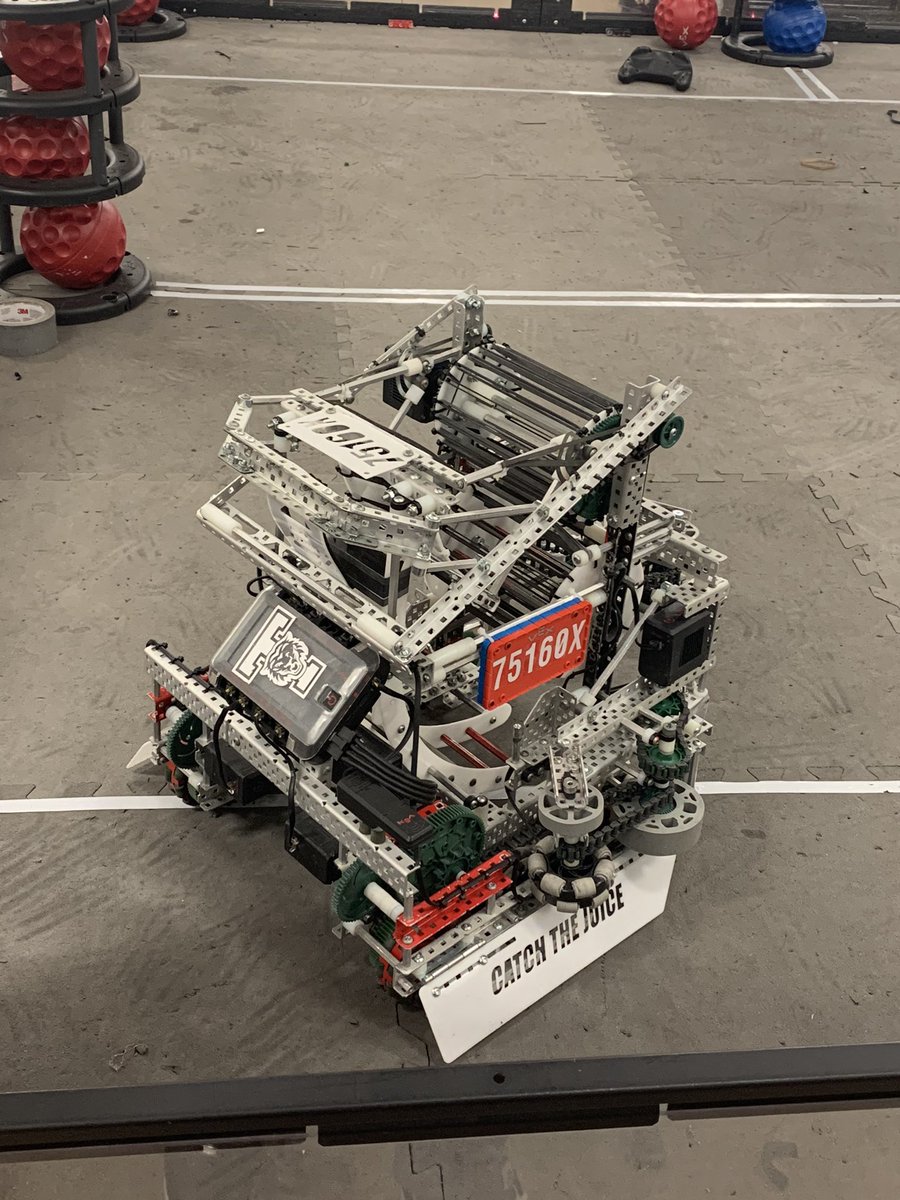 JakobeGarrett3's tweet photo. Vex Competition ready 🤖😎💯 https://t.co/pfYjIzafpQ