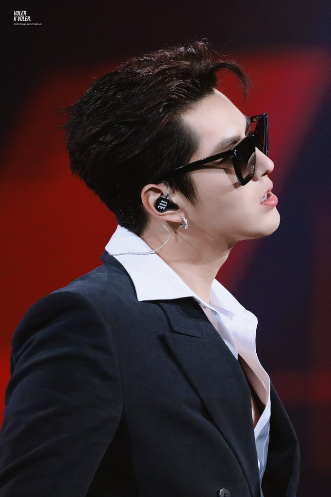 KrisBar_WuYiFan's tweet photo. 201221 Kris Wu at Tencent All Star Award Night 2020

You are worthwhile and unforgettable
You worth every compliment in the world ❤️
You are the shiniest star in the galaxy 🌌 
You light up my whole world @KrisWu ✨

Cr: logo ​​​#KrisWu https://t.co/PfR7MyTC3w