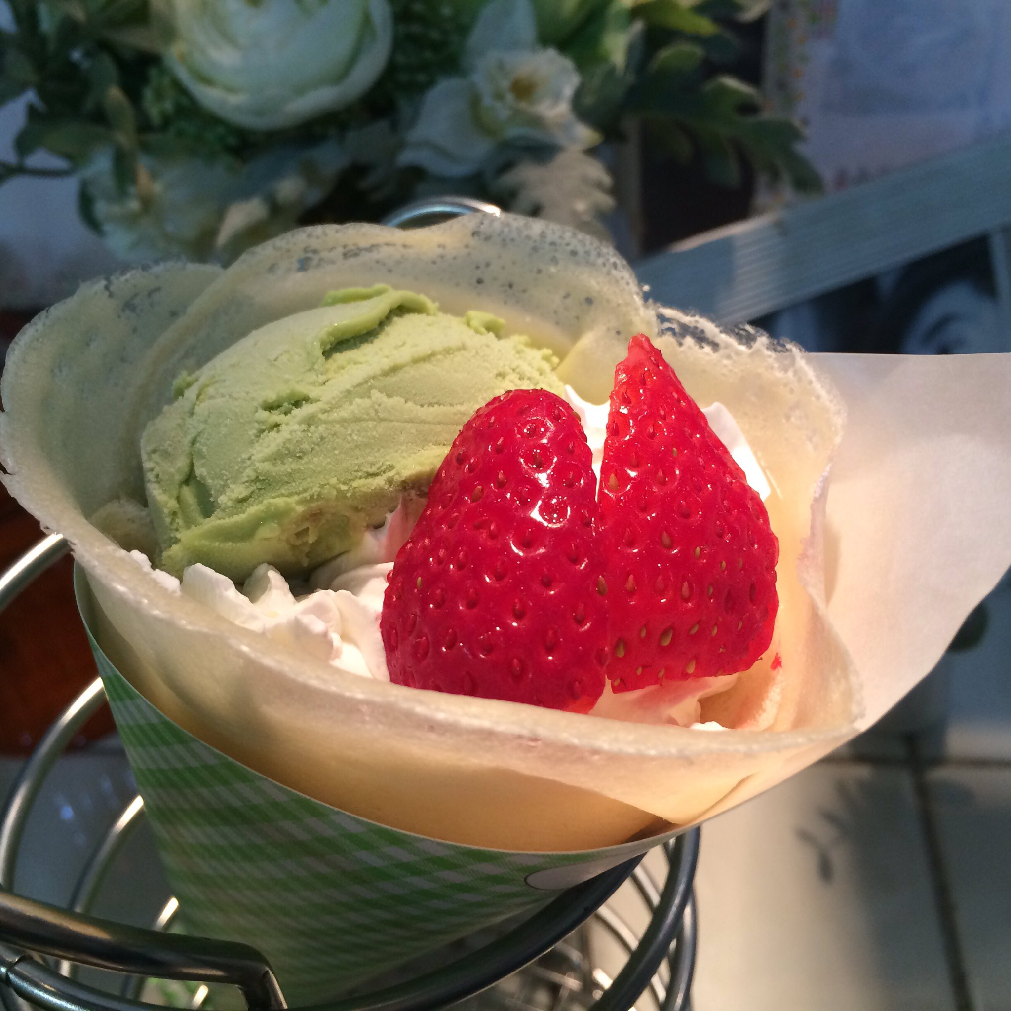 クレープクランベリー 栃木県佐野市 いよいよ苺の季節到来 ストロベリーストロベリー キャラメル苺パフェクレープ など美味しい苺のクレープをバリエーション豊かにご用意しております 苺の季節だけのお楽しみです 苺 いちご イチゴ