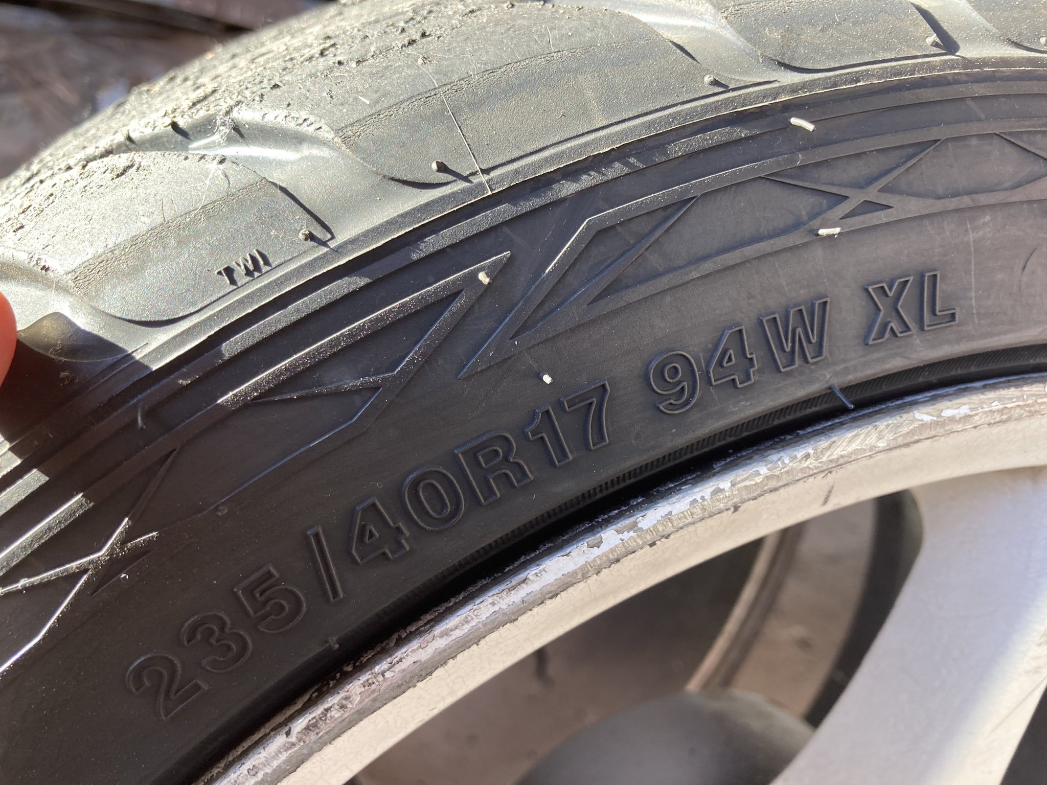 VALINO × ドリ天 コラボレーションタイヤ 235/40R18 95W XL 2本