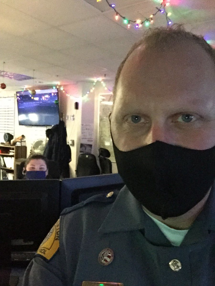 wspd5pio's tweet photo. VanWA - Swung by the communication center real quick to say 'Sup! Heroes of the airwaves! #ThankYou #VoiceOnTheOtherEnd https://t.co/cv27ETfrAA