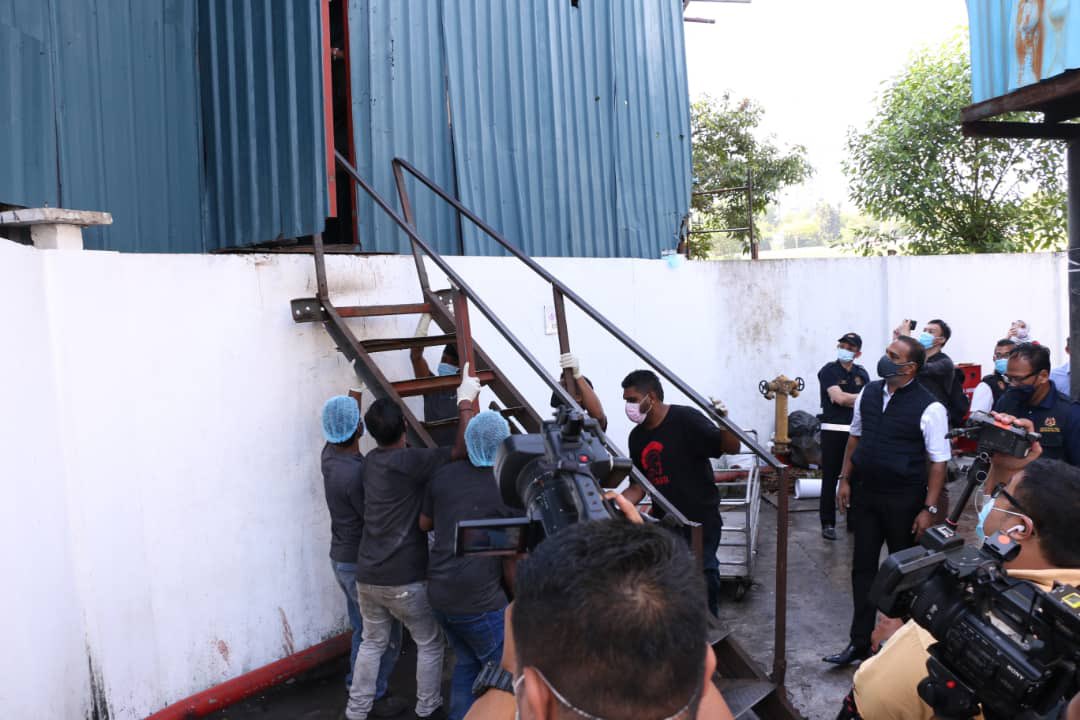 mykesuma's tweet photo. YB Menteri Sumber Manusia Datuk Seri M. Saravanan menyertai Operasi Penguatkuasaan Akta 446 di Selangor pagi tadi. https://t.co/LEaEMqsIYL