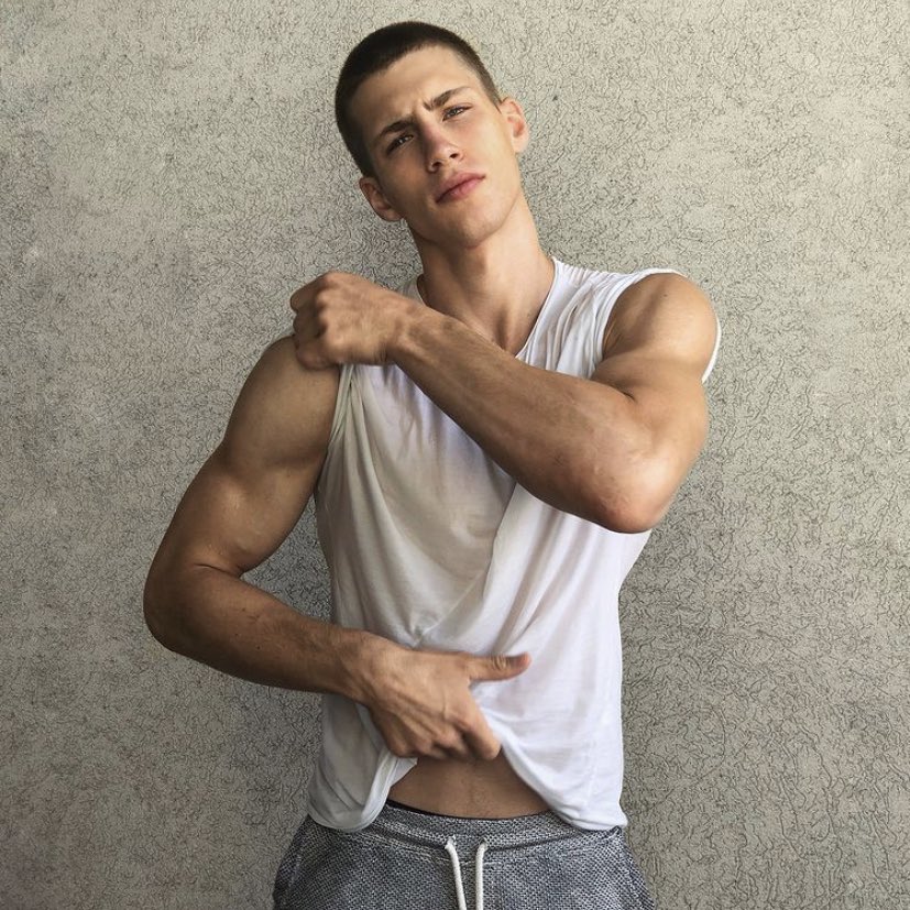 𝐀𝐈𝐃𝐄𝐍.

 ➤ 22 𝘺𝘦𝘢𝘳𝘴 𝘰𝘭𝘥
 ➤ 𝘤𝘰𝘭𝘭𝘦𝘨𝘦 𝘥𝘳𝘰𝘱 𝘰𝘶𝘵
 ➤ 𝘣𝘢𝘳𝘵𝘦𝘯𝘥𝘦𝘳 + 𝘦𝘴𝘤𝘰𝘳𝘵

𝘨𝘢𝘺 | 𝘥𝘰𝘮𝘪𝘯𝘢𝘯𝘵
𝘥𝘦𝘴𝘤𝘳𝘪𝘱𝘵𝘪𝘷𝘦 | 𝘯𝘰 𝘮𝘪𝘯𝘰𝘳𝘴
↻+♡