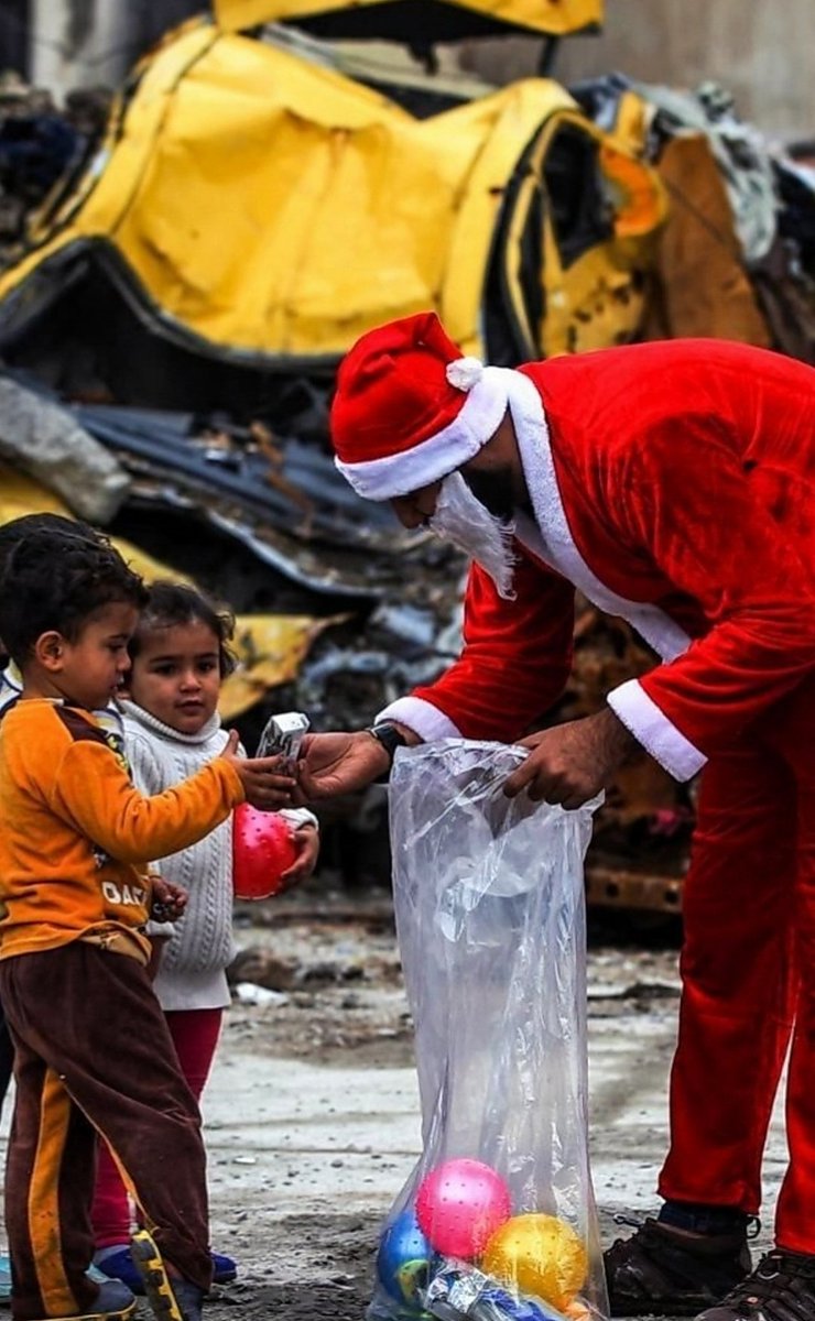 Babbo Natale ha portato un palloncino anche ai bimbi di Mosul.