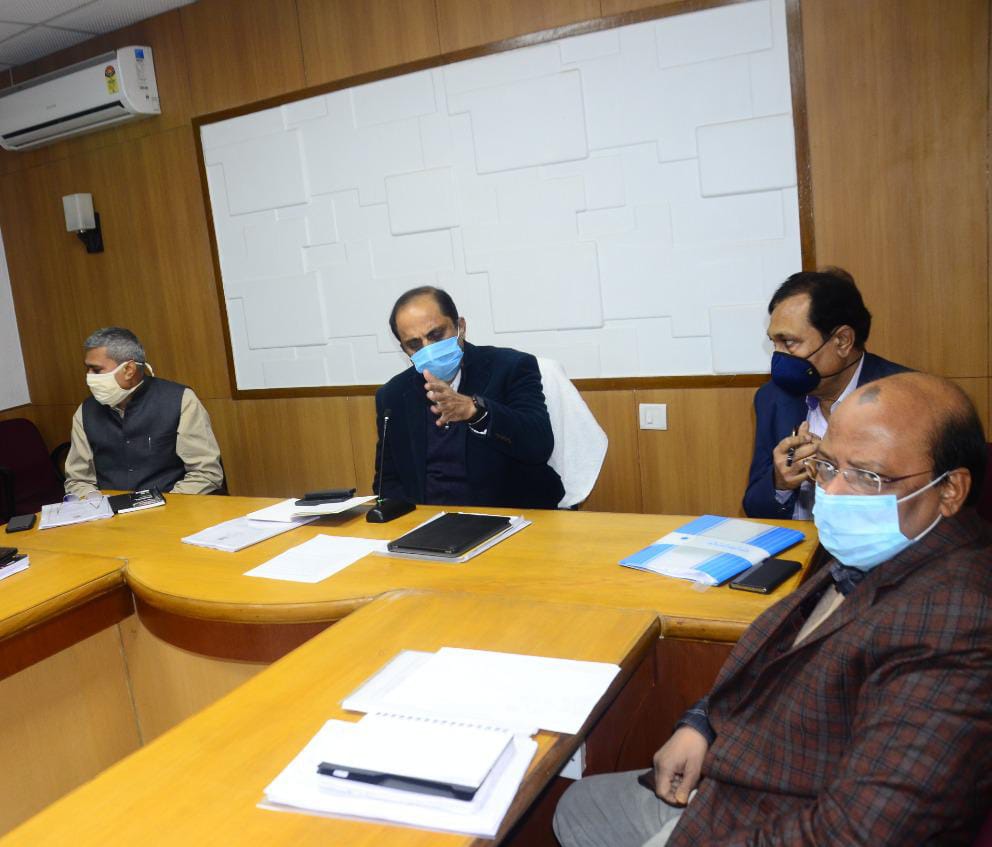 WRD_Bihar's tweet photo. #WRDWorkUpdate
#WRDBihar की संस्था 'बाढ़ प्रबंधन सुधार सहायक केंद्र' #FMISC के परिसर में आज प्रधान सचिव श्री @chaitanyapdias की अध्यक्षता में बाढ़ नियंत्रण एवं जल निस्सरण परिक्षेत्रों की समीक्षा बैठक हुई। इसमें तटबंधों की स्थिति और बाढ़ से बचाव इत्यादि पर विस्तृत चर्चा की गई। https://t.co/WGKGVFLQrl