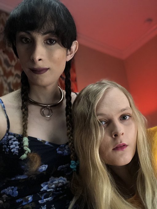 On Chaturbate for a little bit.  https://t.co/Pjf9Foi80v https://t.co/L82LkxPOOV