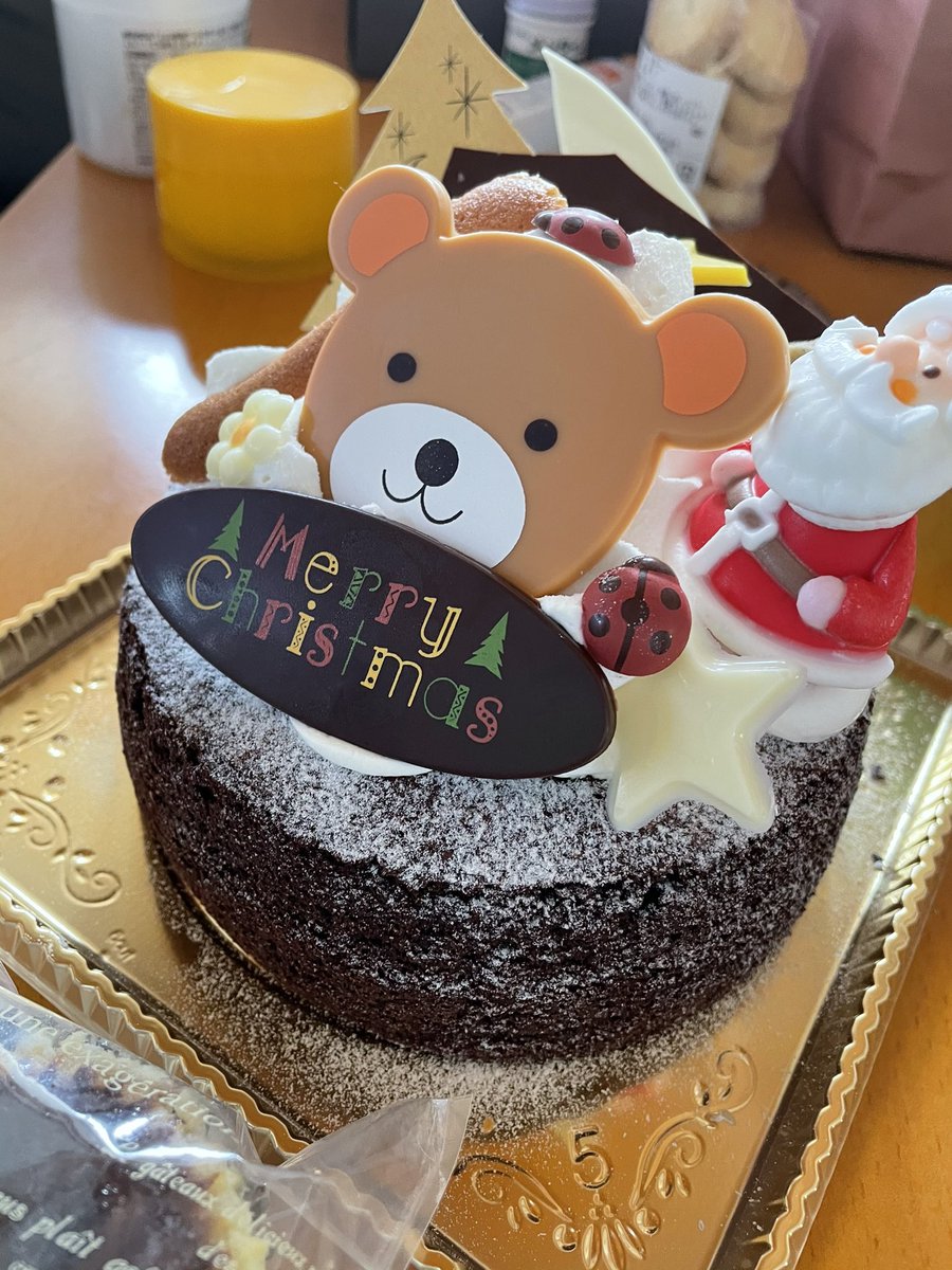 ট ইট র きうい Poronさんのクリスマスケーキ チョコレートケーキとイチゴの組み合わせが苦手なので今年もイチゴのかわりにチョコやクッキー盛り盛りです