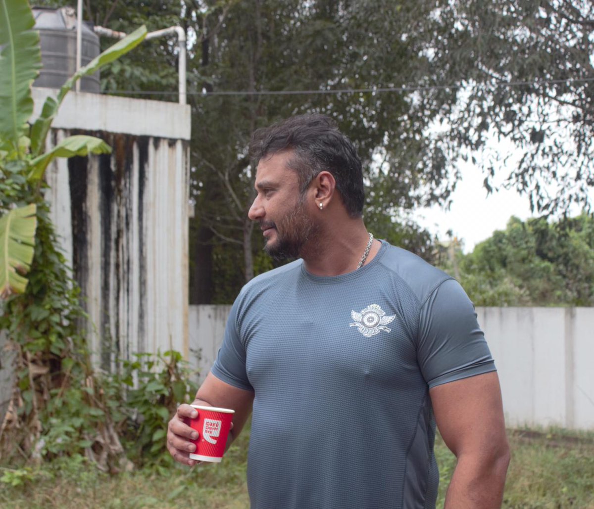 DBossFansGubbi's tweet photo. #Boss #DBoss #BossOfSandalwood #BossOfKarnataka #BossBossDBoss #OneAndOnlyBossDBoss #BoxOfficeSulthan #SpreadBossism #Darshan #ChallengingStarDarshan #Roberrt #RVMN @dasadarshan https://t.co/OXPa7WDIhr