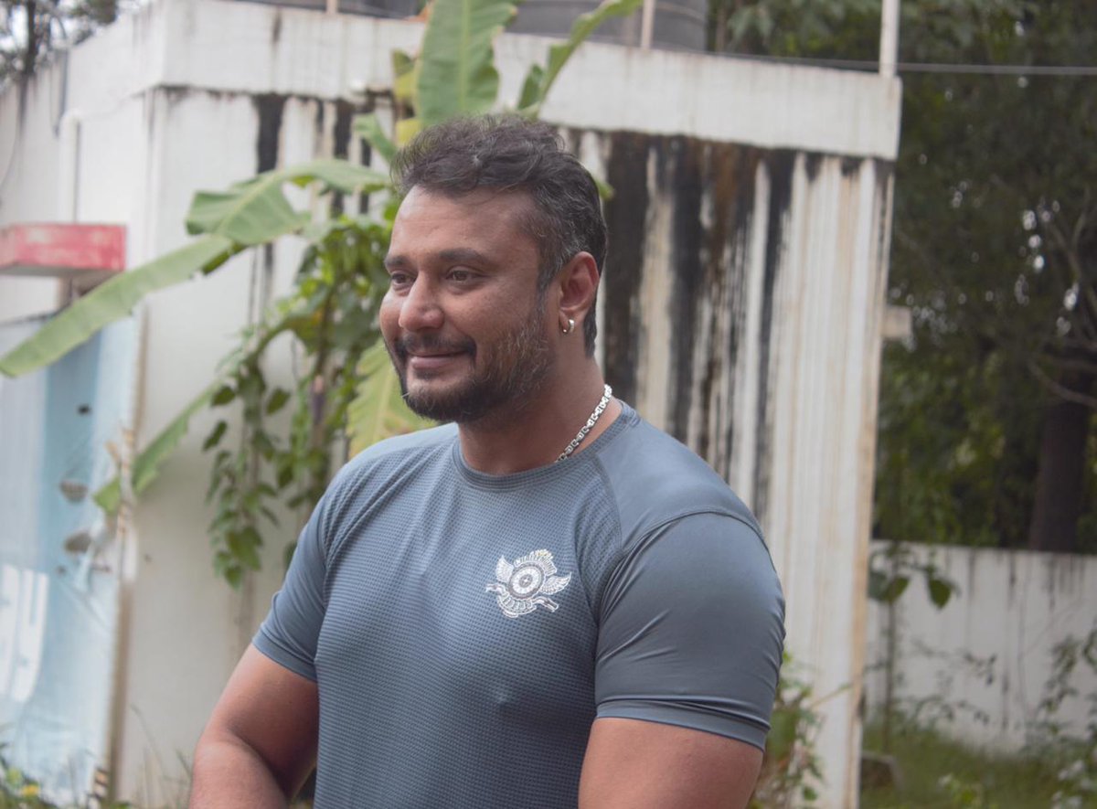 DBossFansGubbi's tweet photo. #Boss #DBoss #BossOfSandalwood #BossOfKarnataka #BossBossDBoss #OneAndOnlyBossDBoss #BoxOfficeSulthan #SpreadBossism #Darshan #ChallengingStarDarshan #Roberrt #RVMN @dasadarshan https://t.co/OXPa7WDIhr