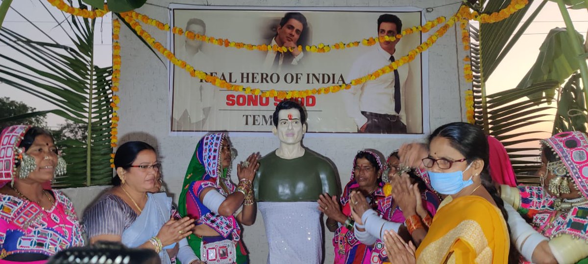 rameshlaus's tweet photo. Telangana: Locals of Dubba Tanda village in Siddipet have constructed a temple to recognize Actor @SonuSood 's philanthropic work.

A local says, "He helped so many people during the pandemic. It's a matter of great delight for us that we've constructed his temple." (20.12.2020) https://t.co/Agn3v4ajcO