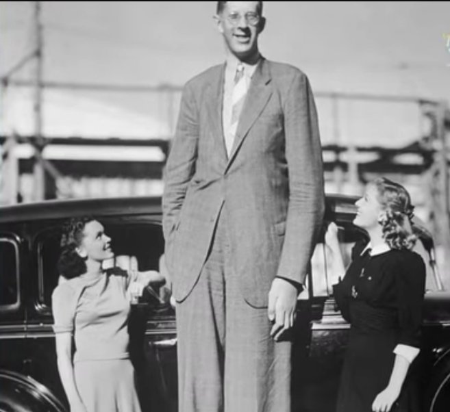 ROBERT PERSHING WADLOW, THE TALLEST MAN WHO EVER LIVED.