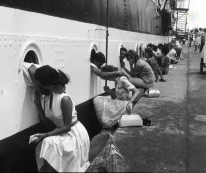 VINTAGE PHOTO OF SOLDIERS KISSING THEIR LOVED ONES.